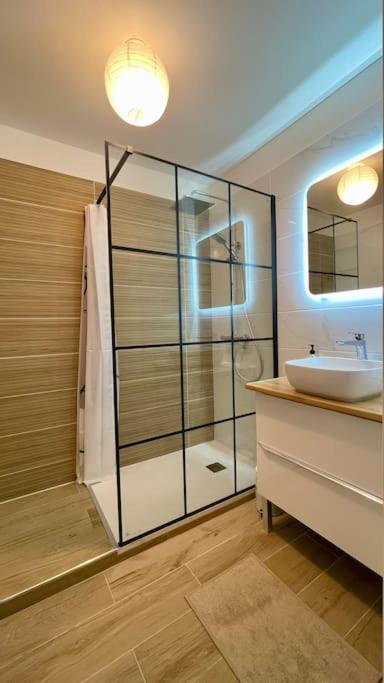 Beautiful Place, Quiet Residence, Close To Beaches Apartment