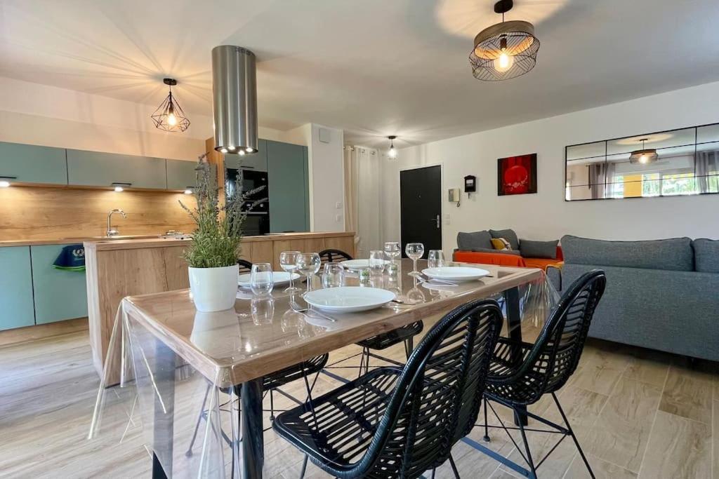 Beautiful Place, Quiet Residence, Close To Beaches